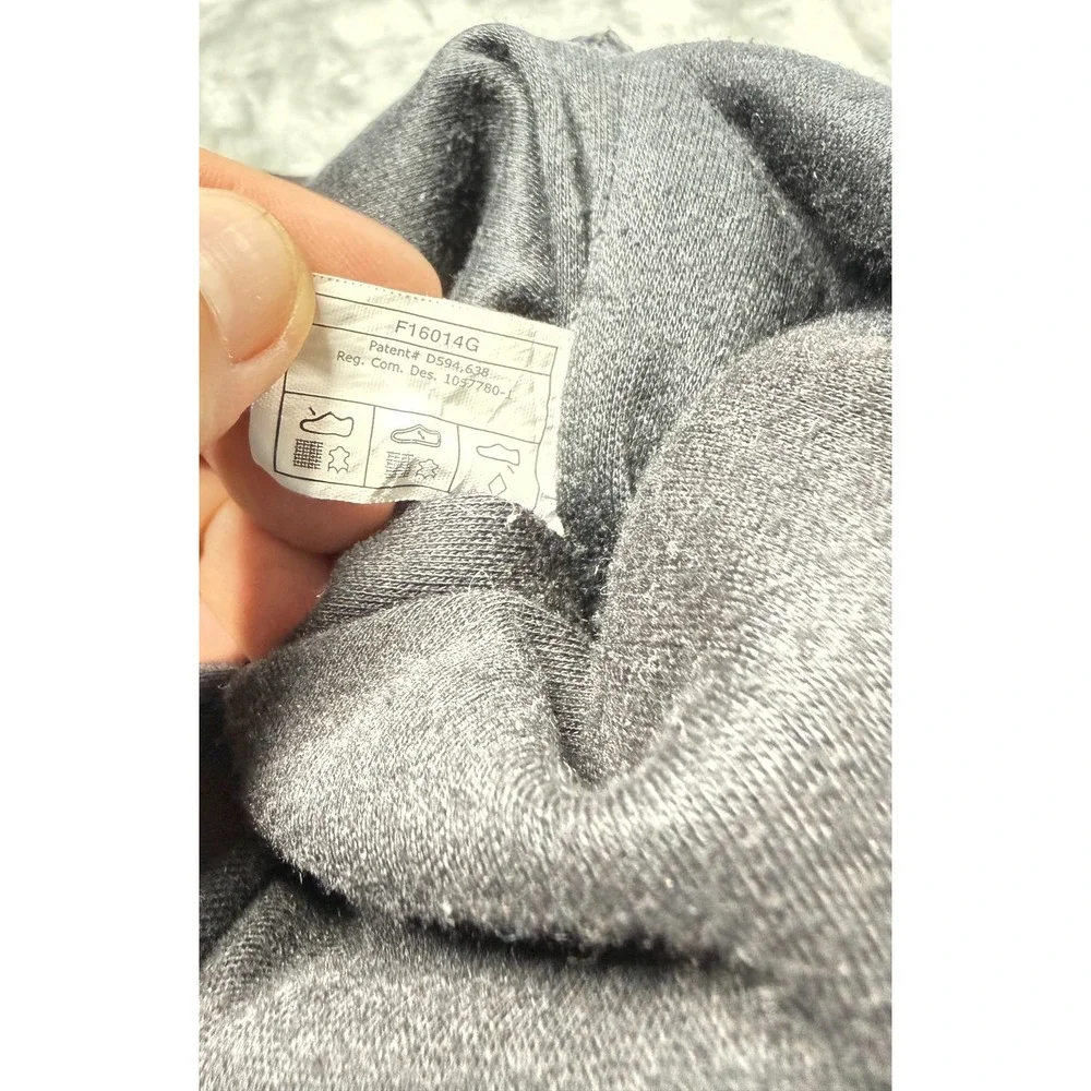 UGG title cardy